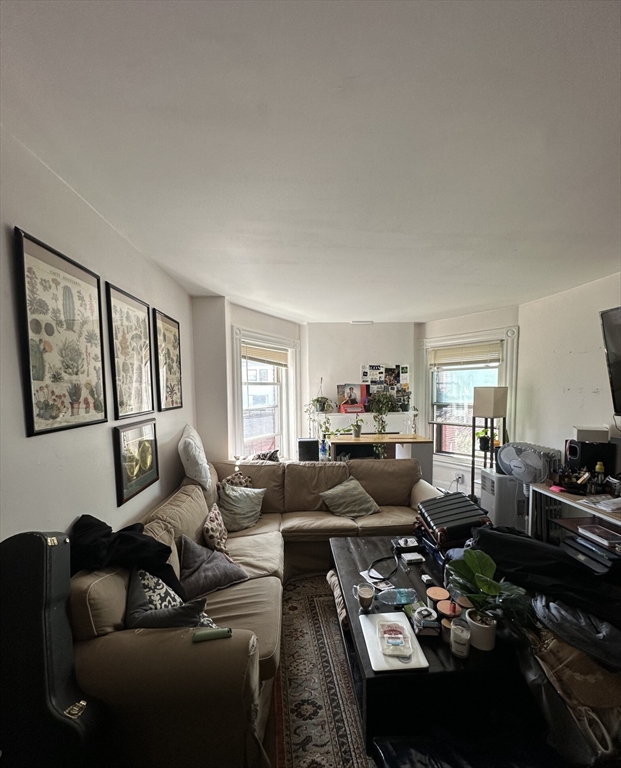 1 bed, 1 bath apartment for rent at 847 Beacon St Unit 8, Fenway — photo 2 of 7