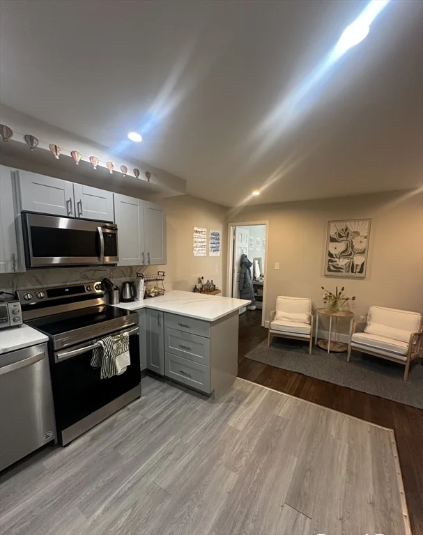 2 bed, 1 bath apartment for rent at 847 Beacon St Unit 9, Fenway — photo 6 of 10