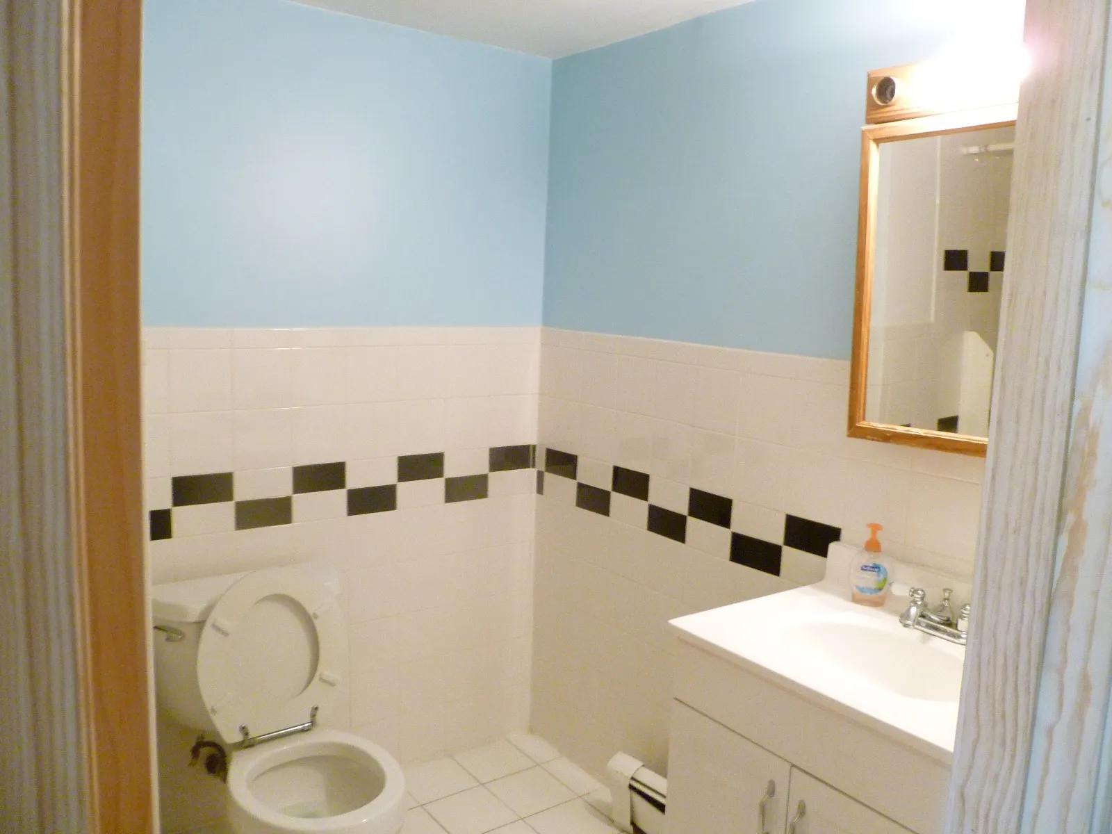 3 bed, 1 bath apartment for rent at 848 Huntington Ave Unit 2, Mission Hill — photo 2 of 3