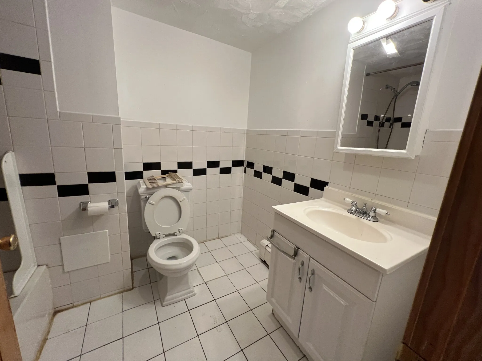 3 bed, 1 bath apartment for rent at 848 Huntington Ave Unit 3, Mission Hill — photo 5 of 11