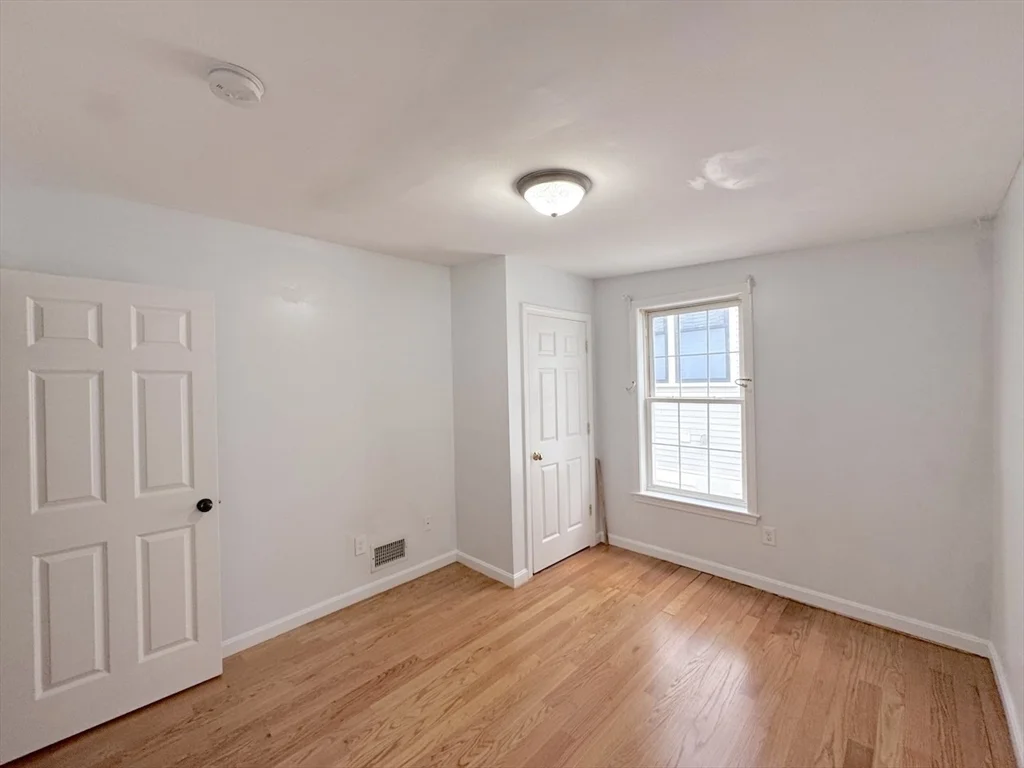 4 bed, 1 bath apartment for rent at 848 Main St Unit 848, Winchester — photo 20 of 25