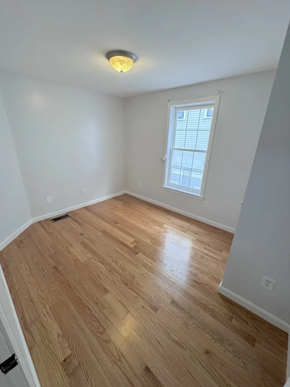 4 bed, 1 bath apartment for rent at 848 Main St Unit 848, Winchester — photo 16 of 25