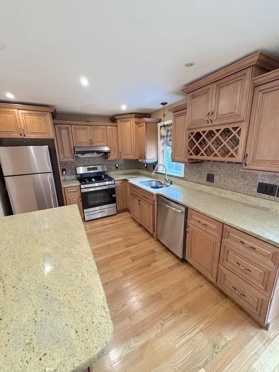 4 bed, 1 bath apartment for rent at 848 Main St Unit 848, Winchester — photo 4 of 25