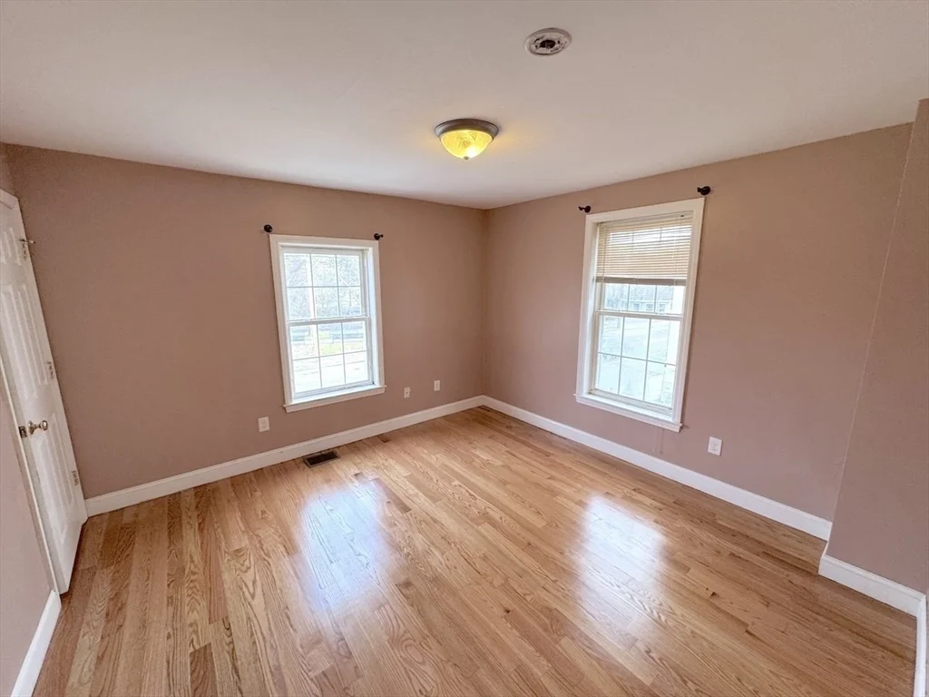 4 bed, 1 bath apartment for rent at 848 Main St Unit 848, Winchester — photo 14 of 25