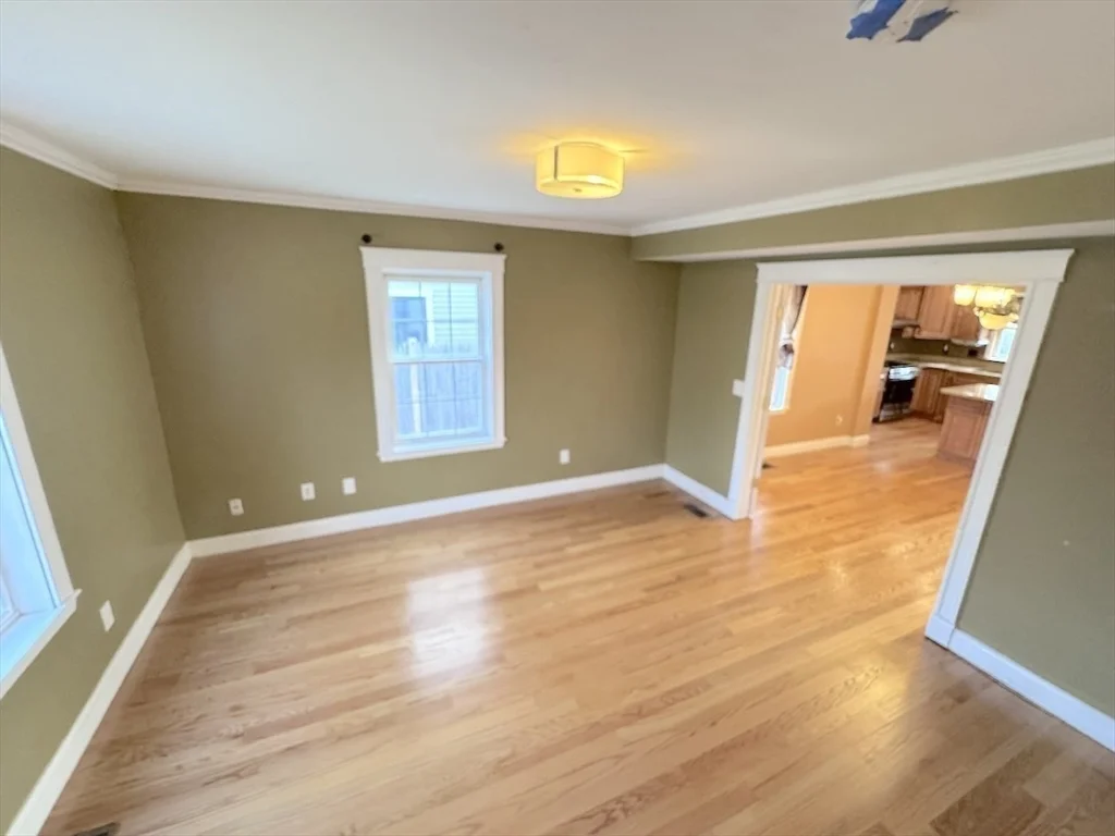 4 bed, 1 bath apartment for rent at 848 Main St Unit 848, Winchester — photo 7 of 25