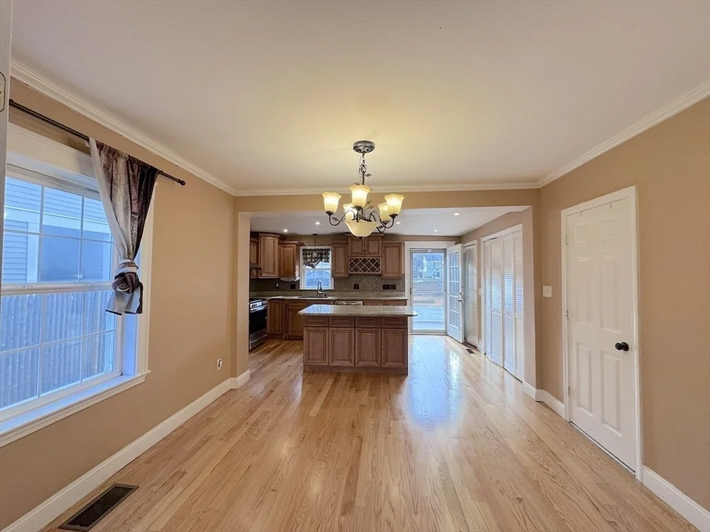 4 bed, 1 bath apartment for rent at 848 Main St Unit 848, Winchester — photo 9 of 25