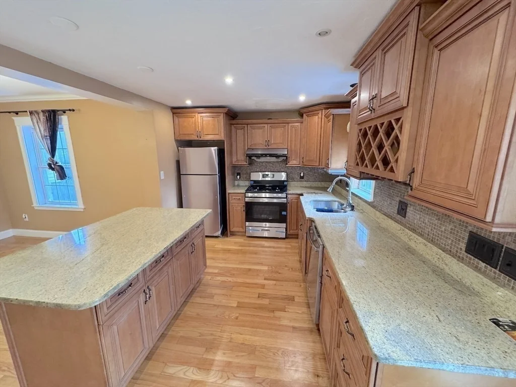 4 bed, 1 bath apartment for rent at 848 Main St Unit 848, Winchester — photo 3 of 25