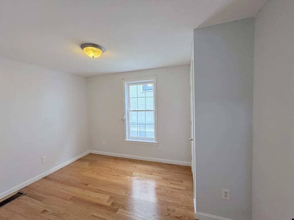 4 bed, 1 bath apartment for rent at 848 Main St Unit 848, Winchester — photo 17 of 25