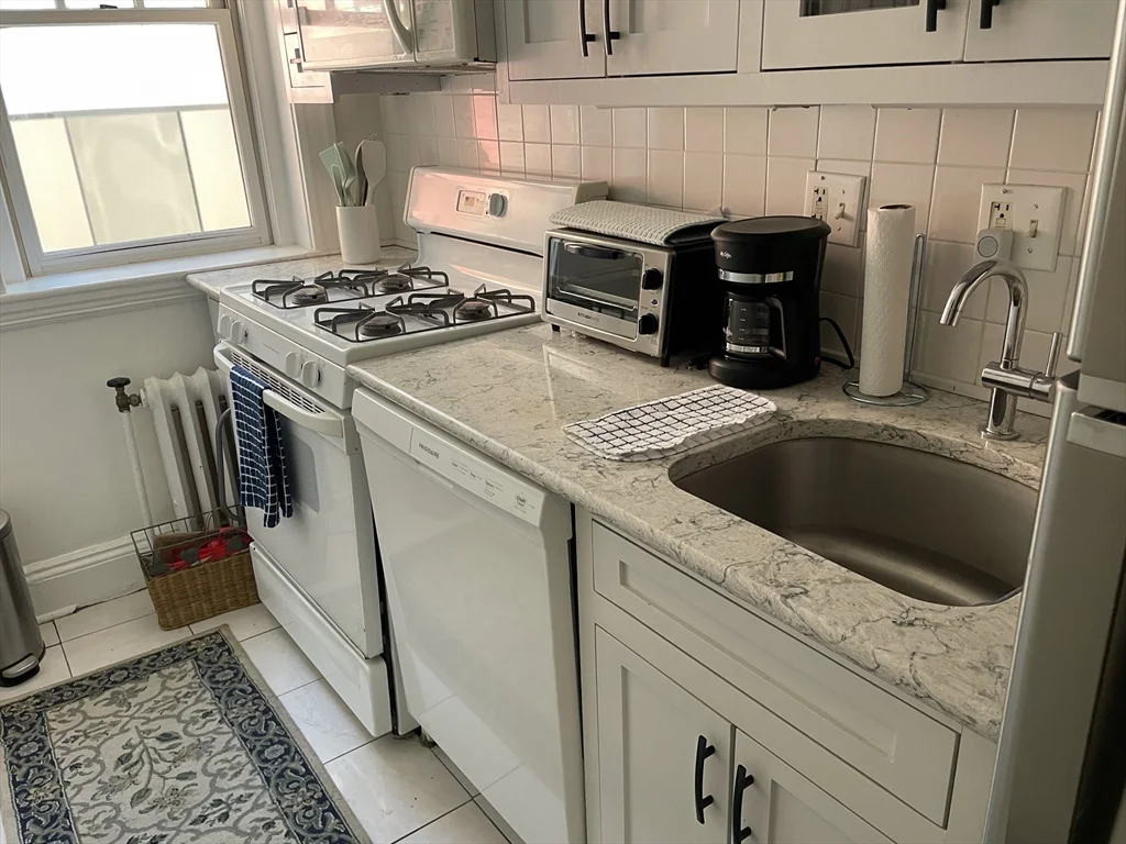 Studio bed, 1 bath apartment for rent at 848 Massachusetts Ave Unit 3, Central Square — photo 5 of 11