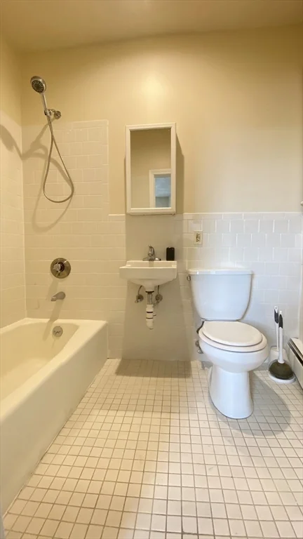 1 bed, 1 bath apartment for rent at 848 Western Ave Unit U2R, Lynn — photo 5 of 9