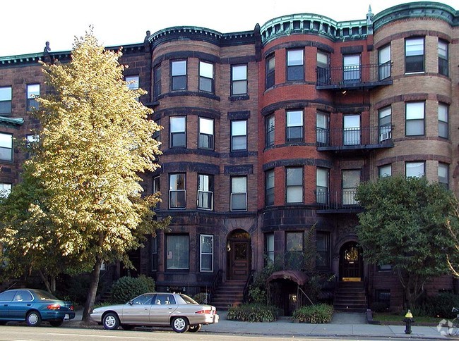 1 bed, 1 bath apartment for rent at 849 Beacon St Unit 2, Fenway — photo 2 of 2