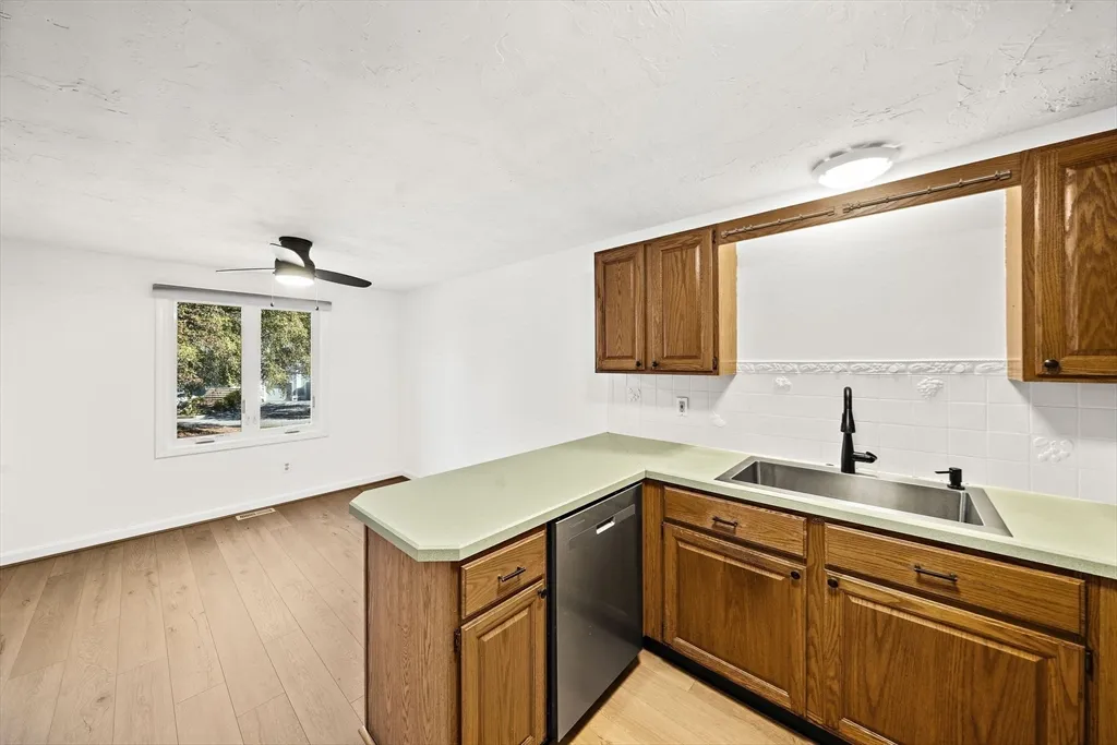 2 bed, 2 bath apartment for rent at 849 Boston Post Rd, E Unit 10D, Marlborough — photo 14 of 39