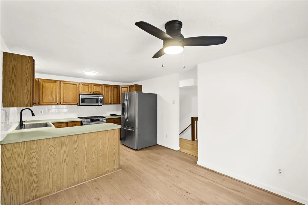 2 bed, 2 bath apartment for rent at 849 Boston Post Rd, E Unit 10D, Marlborough — photo 11 of 39