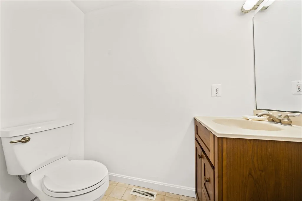 2 bed, 2 bath apartment for rent at 849 Boston Post Rd, E Unit 10D, Marlborough — photo 5 of 39