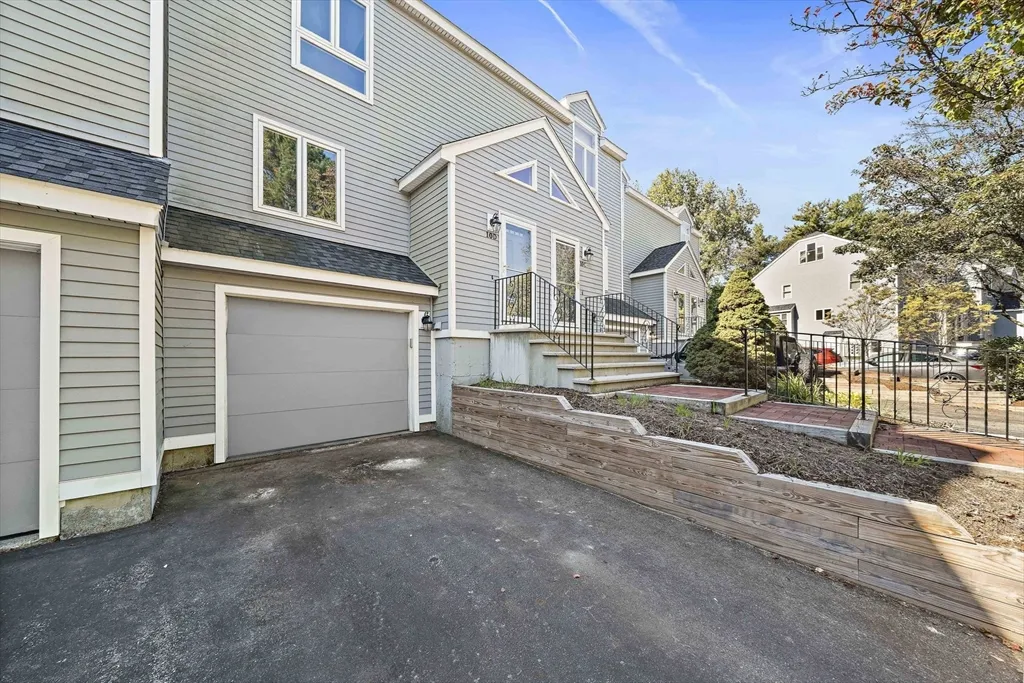 2 bed, 2 bath apartment for rent at 849 Boston Post Rd, E Unit 10D, Marlborough — photo 1 of 39
