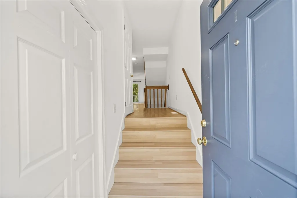 2 bed, 2 bath apartment for rent at 849 Boston Post Rd, E Unit 10D, Marlborough — photo 3 of 39
