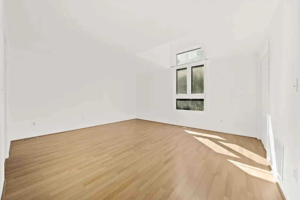 2 bed, 2 bath apartment for rent at 849 Boston Post Rd, E Unit 10D, Marlborough — photo 22 of 39