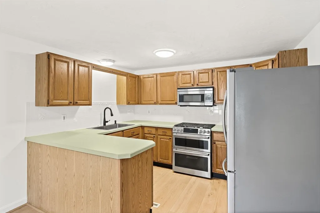 2 bed, 2 bath apartment for rent at 849 Boston Post Rd, E Unit 10D, Marlborough — photo 13 of 39