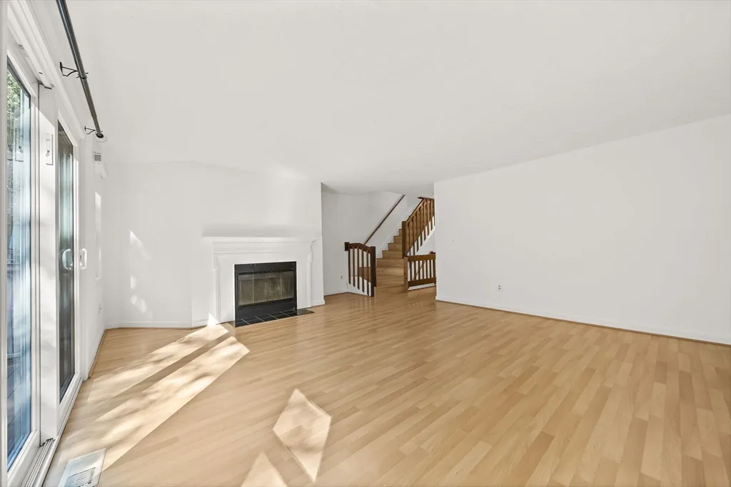 2 bed, 2 bath apartment for rent at 849 Boston Post Rd, E Unit 10D, Marlborough — photo 7 of 39