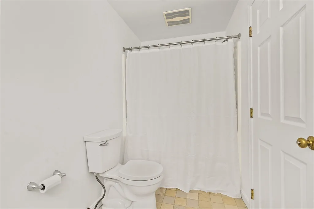2 bed, 2 bath apartment for rent at 849 Boston Post Rd, E Unit 10D, Marlborough — photo 26 of 39