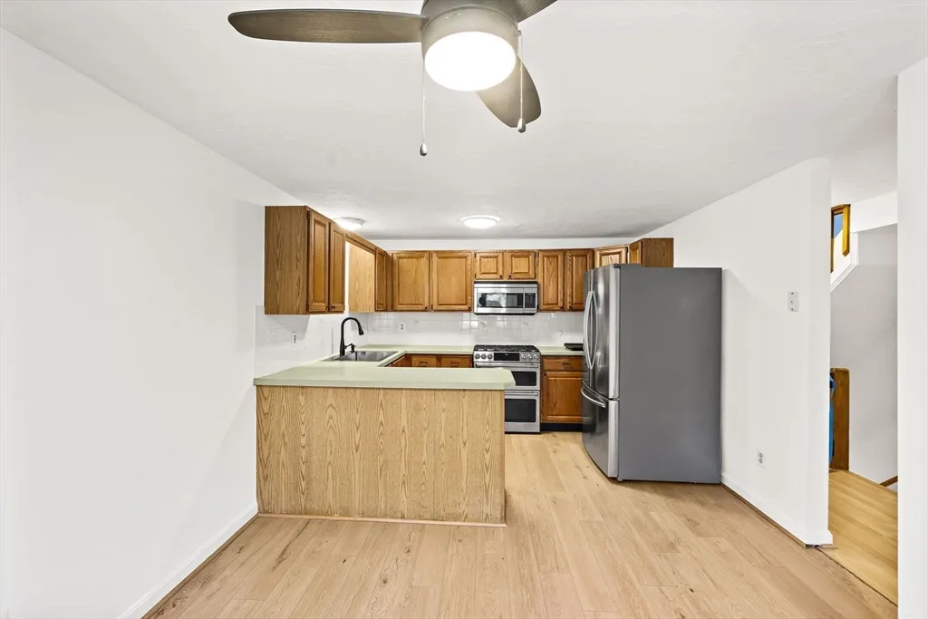 2 bed, 2 bath apartment for rent at 849 Boston Post Rd, E Unit 10D, Marlborough — photo 12 of 39