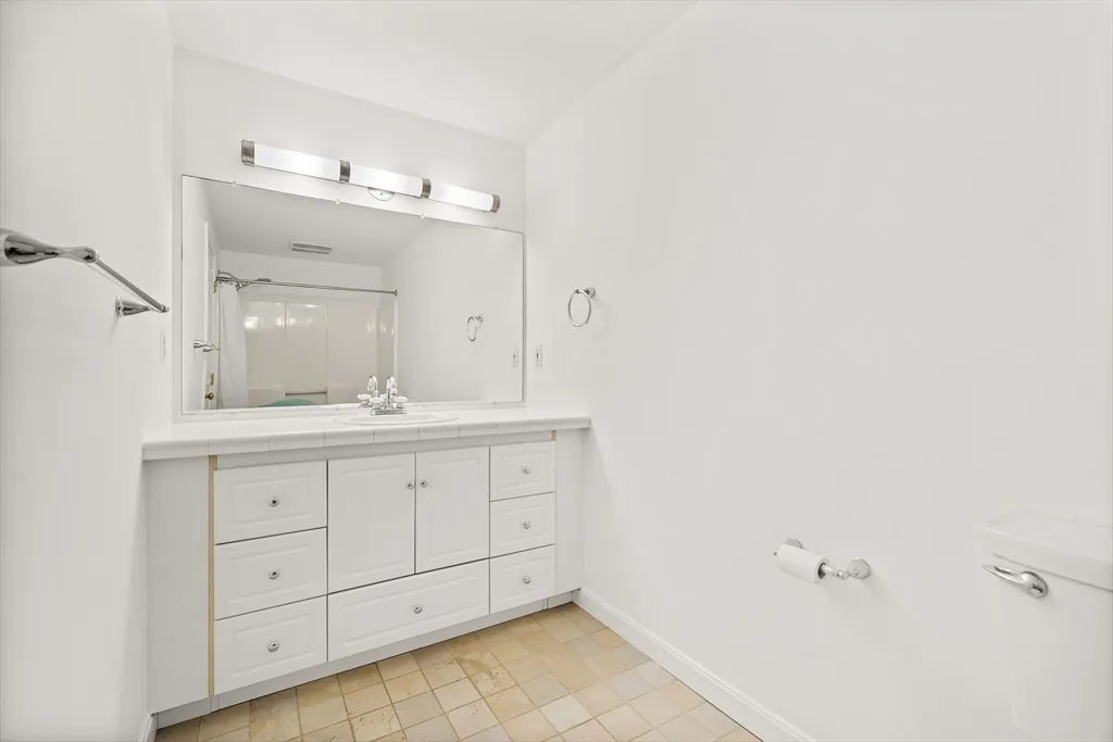 2 bed, 2 bath apartment for rent at 849 Boston Post Rd, E Unit 10D, Marlborough — photo 25 of 39