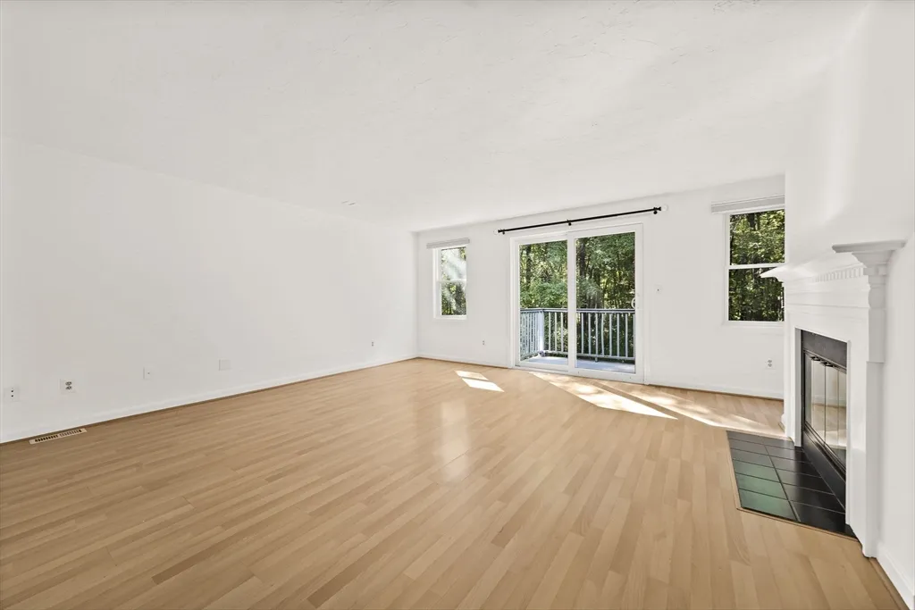 2 bed, 2 bath apartment for rent at 849 Boston Post Rd, E Unit 10D, Marlborough — photo 6 of 39