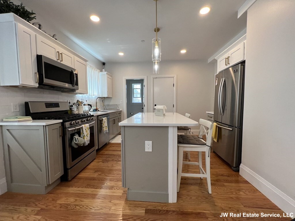 3 bed, 1.5 bath apartment for rent at 849 Cummins Highway Unit 1, Mattapan — photo 6 of 18