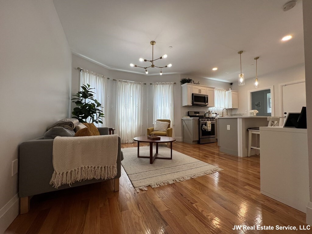 3 bed, 1.5 bath apartment for rent at 849 Cummins Highway Unit 1, Mattapan — photo 4 of 18