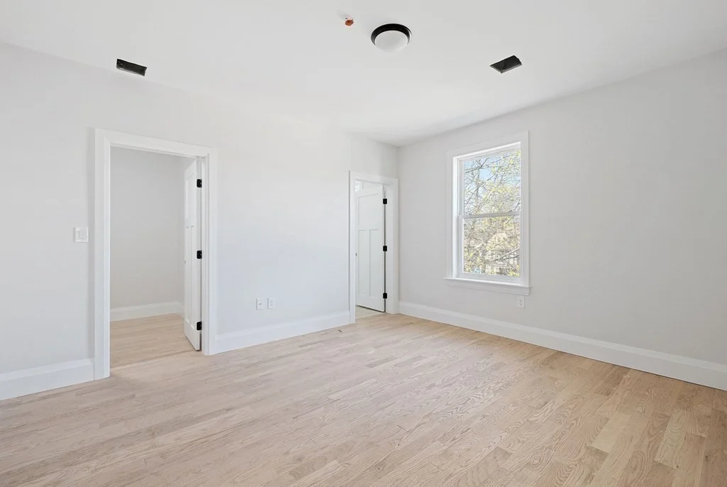 3 bed, 2 bath apartment for rent at 849 Cummins Highway Unit 3, Mattapan — photo 3 of 7