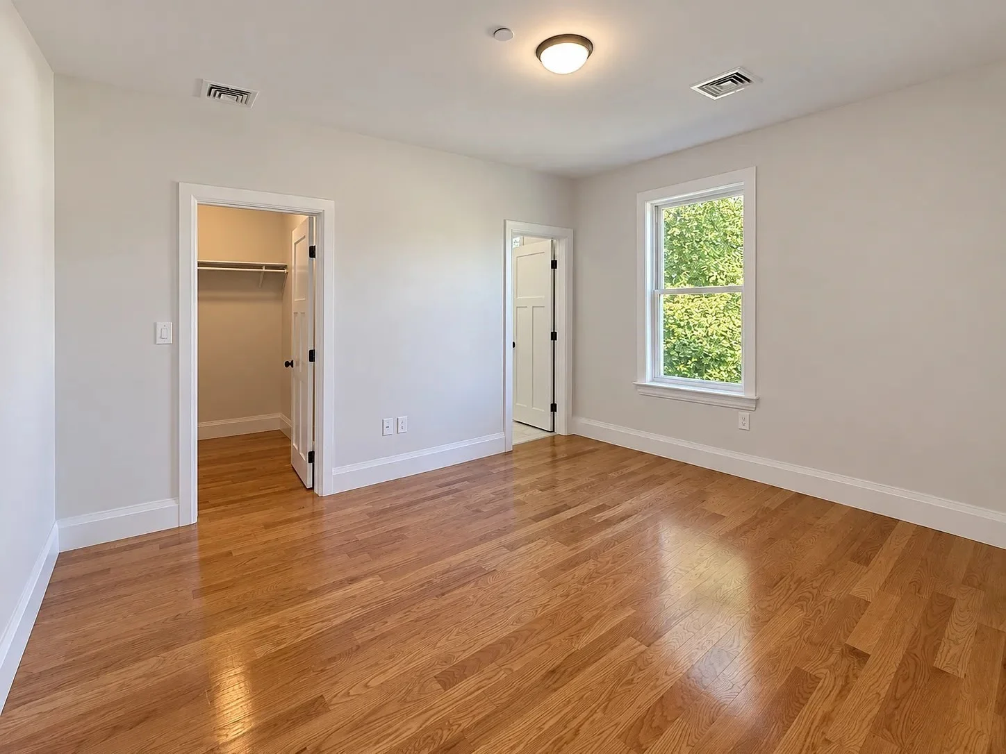 3 bed, 2 bath apartment for rent at 849 Cummins Hwy Unit 3, Mattapan — photo 3 of 13
