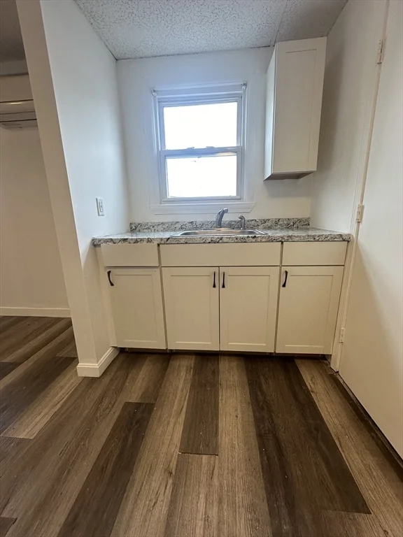 1 bed, 1 bath apartment for rent at 85-87 Lakeview Unit 2, Lowell — photo 6 of 9