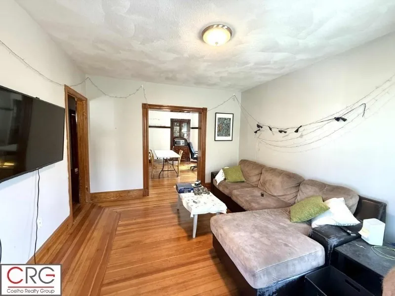 3 bed, 1 bath apartment for rent at 85 Beacon St Unit 3, Ward Two — photo 5 of 25