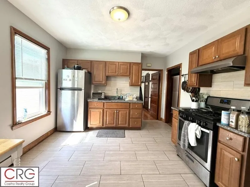 3 bed, 1 bath apartment for rent at 85 Beacon St Unit 3, Ward Two — photo 10 of 25