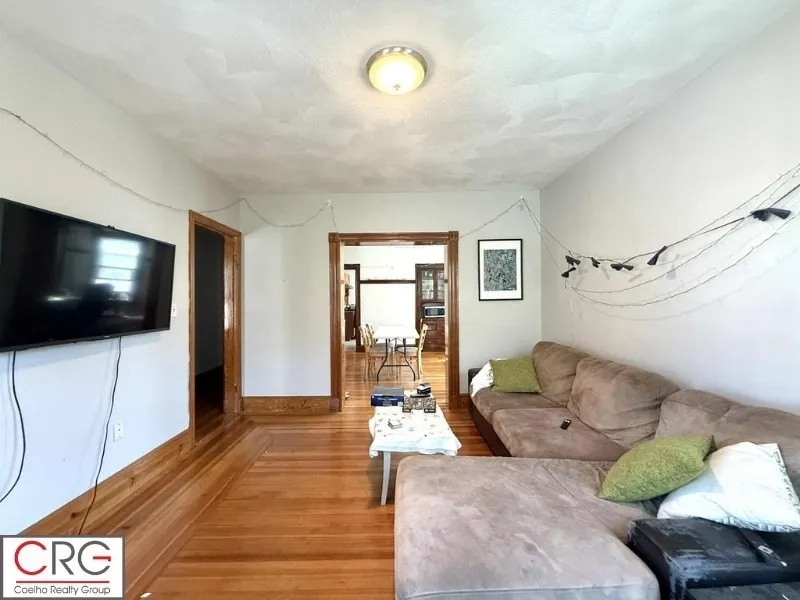 3 bed, 1 bath apartment for rent at 85 Beacon St Unit 3, Ward Two — photo 4 of 25