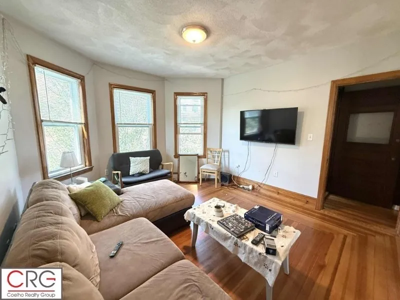 3 bed, 1 bath apartment for rent at 85 Beacon St Unit 3, Ward Two — photo 2 of 25