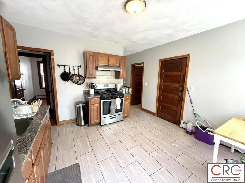 3 bed, 1 bath apartment for rent at 85 Beacon St Unit 3, Ward Two — photo 12 of 25