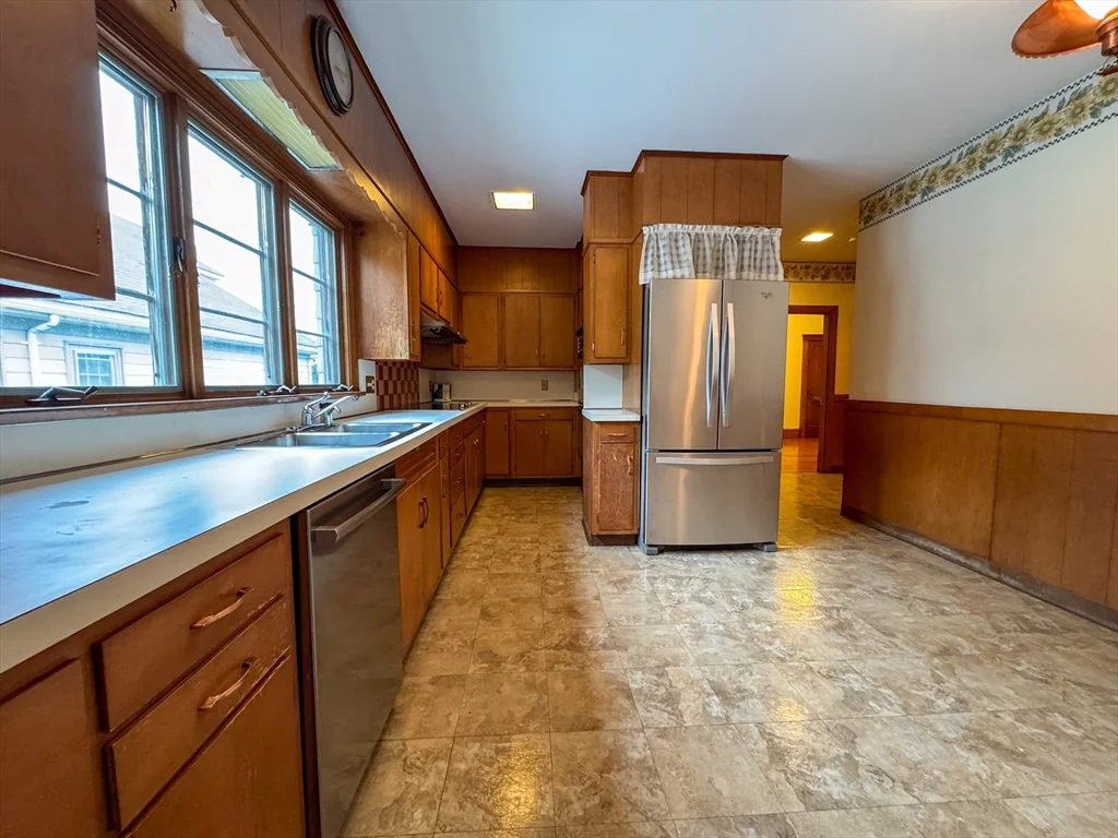 2 bed, 1 bath apartment for rent at 85 Bow St Unit 85, South Medford — photo 2 of 20