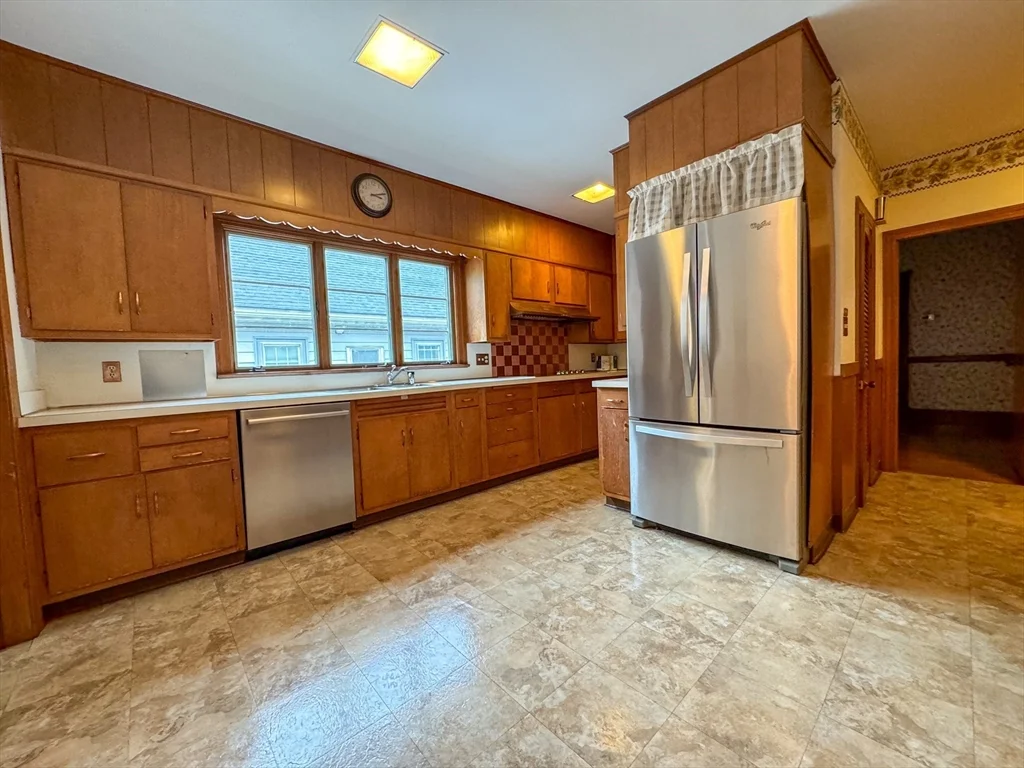 2 bed, 1 bath apartment for rent at 85 Bow St Unit 85, South Medford