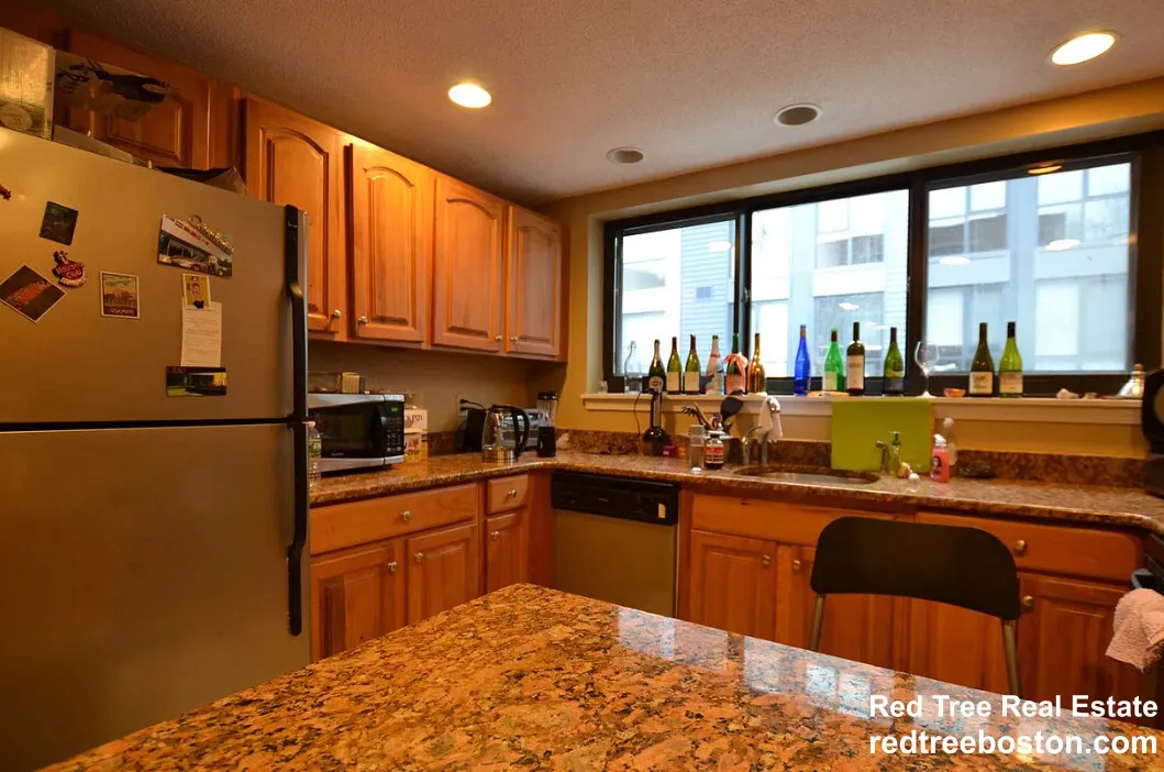 3 bed, 2 bath apartment for rent at 85 Brainerd Rd Unit 1, Brighton — photo 4 of 23