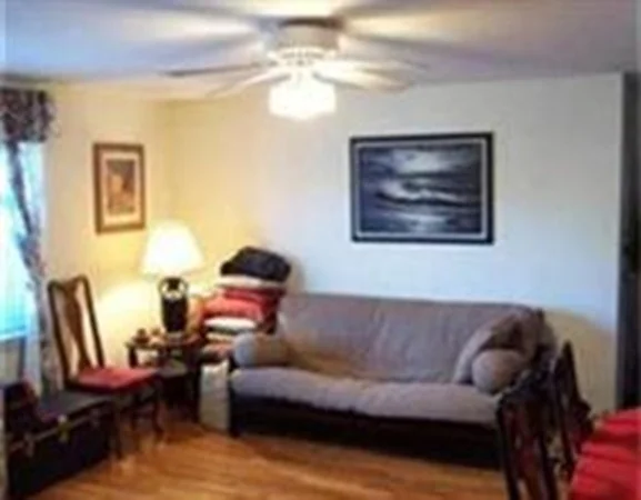 1 bed, 1 bath apartment for rent at 85 Chestnut St Unit 5, Brookline Village — photo 2 of 6