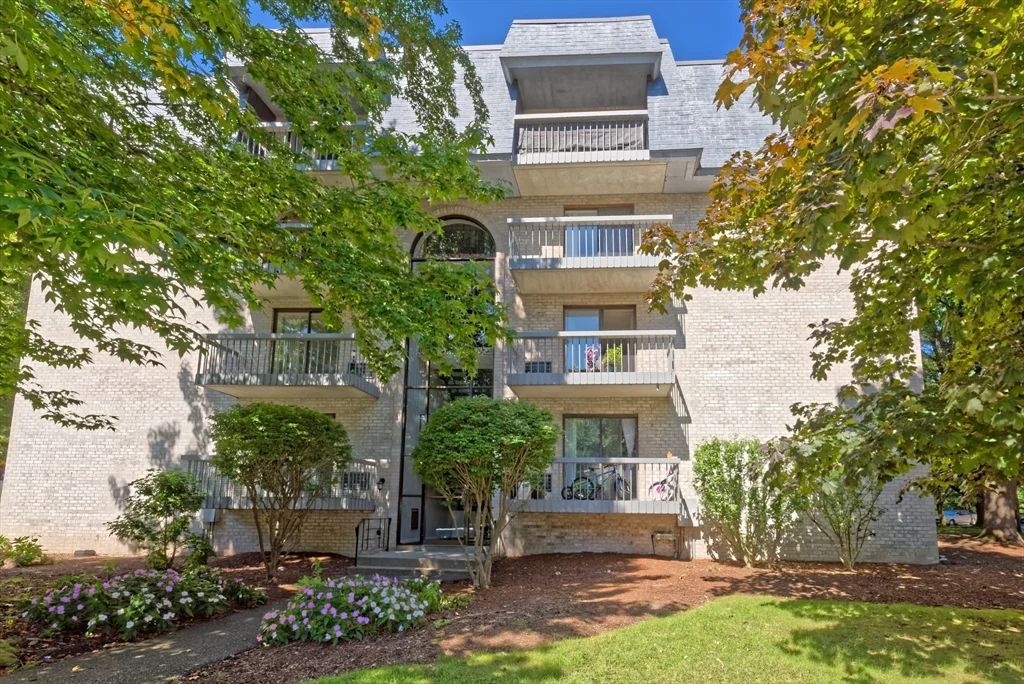 1 bed, 1 bath apartment for rent at 85 Commons Dr Unit 408, Shrewsbury — photo 2 of 29