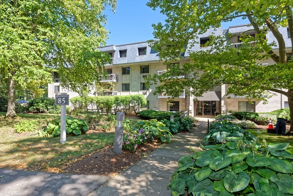 1 bed, 1 bath apartment for rent at 85 Commons Dr Unit 408, Shrewsbury — photo 1 of 29