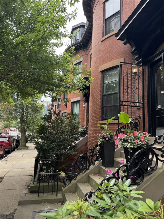 2 bed, 1 bath apartment for rent at 85 E Brookline St Unit 1, South End — photo 2 of 23