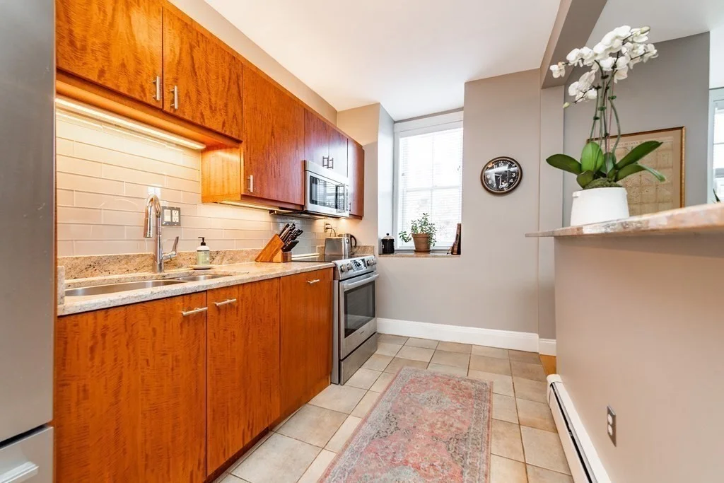 2 bed, 1 bath apartment for rent at 85 E Brookline St Unit 4, South End — photo 3 of 11