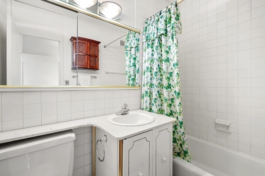1 bed, 1 bath apartment for rent at 85 East India Row Unit 12D, Waterfront — photo 9 of 26