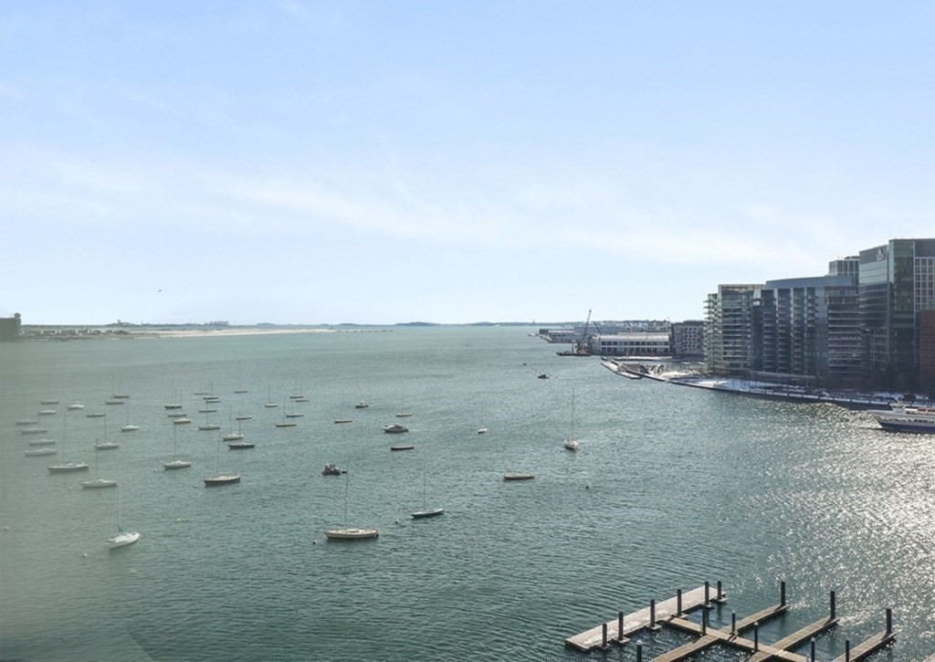 1 bed, 1 bath apartment for rent at 85 East India Row Unit 12D, Waterfront — photo 2 of 26