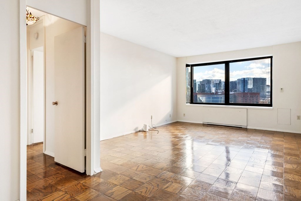 1 bed, 1 bath apartment for rent at 85 East India Row Unit 12D, Waterfront — photo 3 of 26