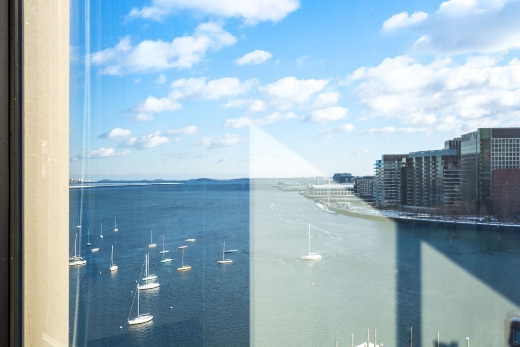 1 bed, 1 bath apartment for rent at 85 East India Row Unit 12D, Waterfront — photo 24 of 26