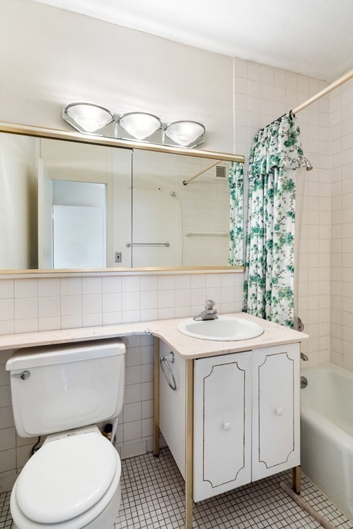 1 bed, 1 bath apartment for rent at 85 East India Row Unit 12D, Waterfront — photo 10 of 26